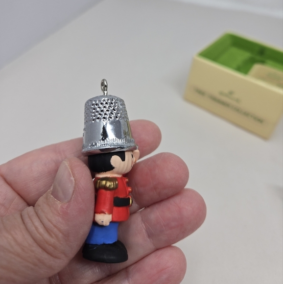 Hallmark 1979 Ornament "A Christmas Salute" Tree Trimmer Holiday Collection - Picture 6 of 10